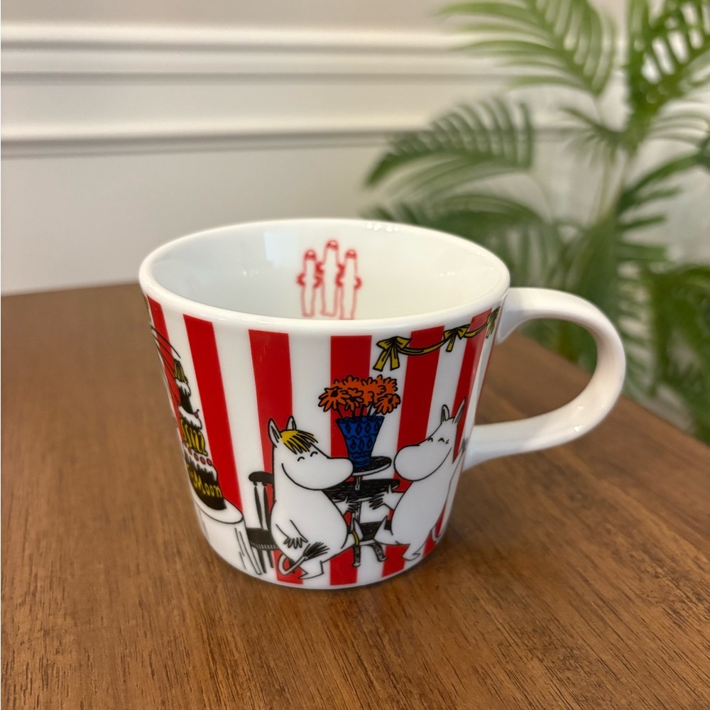 Red and White Striped Moomin mug